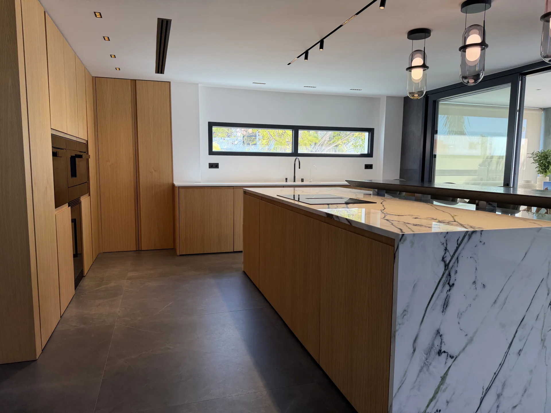 Cocina madera y mármol